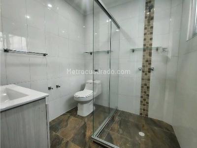 Apartamento de 3 alcobas en arriendo en Laureles, Medellín, 105 m² · foto 10 de 12