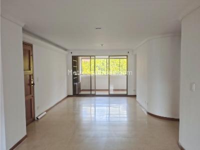 Apartamento en arriendo en Laureles, Medellín · foto 3 de 20