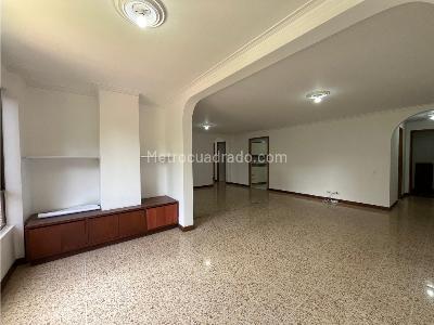 Apartamento de 3 alcobas en venta en El Poblado, Medellín, 137 m² · foto 3 de 20