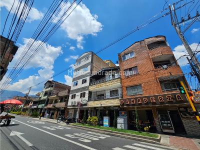 Apartamento en venta en Parque Principal, Itagüí · foto 3 de 16