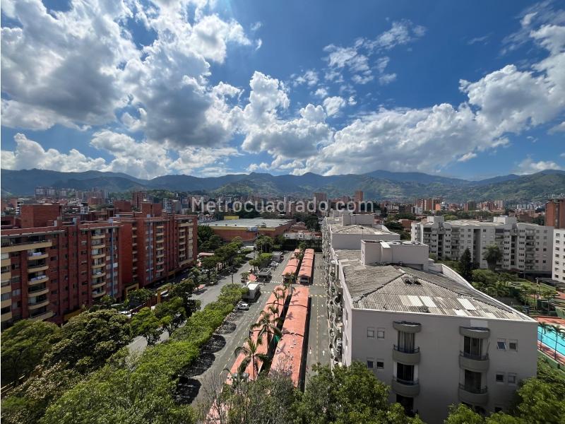 Spacious 4-Bedroom Penthouse in Laureles - 4