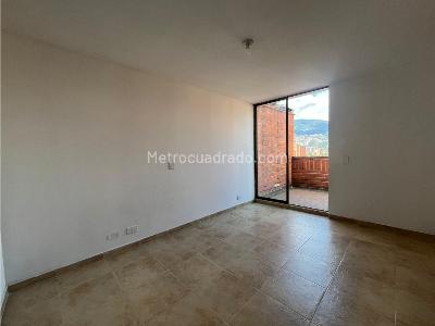 Apartamento de 4 alcobas en venta en Lorena, Medellín, 240 m² · foto 19 de 20