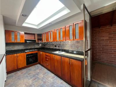 Apartamento de 4 alcobas en venta en Lorena, Medellín, 240 m² · foto 8 de 20