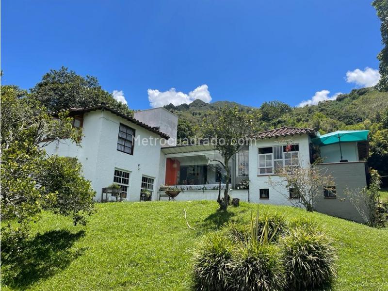 Fully Furnished 3BR House with Jacuzzi in Vereda La Veta, Copacabana - 4