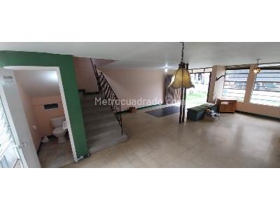 Casa en arriendo en Laureles Santa Gema, Medellín · foto 3 de 18