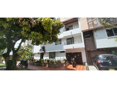 Casa de 5 alcobas en venta en Estadio Laureles Medellin, Medellín, 223 m² · foto 2 de 19