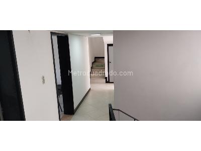 Casa de 5 alcobas en venta en Estadio Laureles Medellin, Medellín, 223 m² · foto 14 de 19
