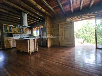 Casa de 5 alcobas en venta en Santa Elena, Medellín · foto 8 de 20
