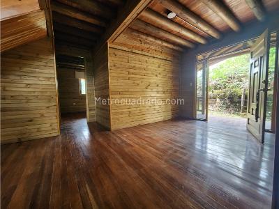 Casa de 5 alcobas en venta en Santa Elena, Medellín · foto 10 de 20