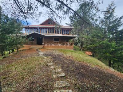 Casa de 5 alcobas en venta en Santa Elena, Medellín · foto 14 de 20