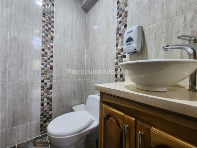 Casa de 5 alcobas en venta en Santa Elena, Medellín · foto 19 de 20