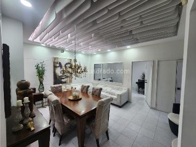 Casa de 5 alcobas en arriendo en Simon Bolivar Laureles, Medellín, 320 m² · foto 4 de 20