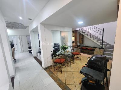 Casa de 5 alcobas en arriendo en Simon Bolivar Laureles, Medellín, 320 m² · foto 6 de 20