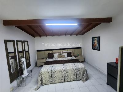 Casa de 5 alcobas en arriendo en Simon Bolivar Laureles, Medellín, 320 m² · foto 18 de 20