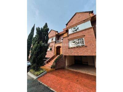 Casa de 4 alcobas en venta en Loma Del Escobero, Medellín, 248 m² · foto 2 de 20