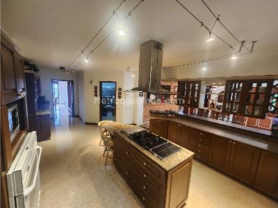 Casa de 5 alcobas en venta en Via Las Palmas Poblado, Medellín · foto 9 de 20