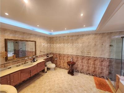 Casa de 5 alcobas en venta en Via Las Palmas Poblado, Medellín · foto 16 de 20