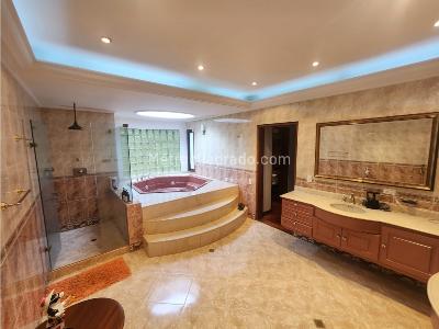 Casa de 5 alcobas en venta en Via Las Palmas Poblado, Medellín · foto 17 de 20