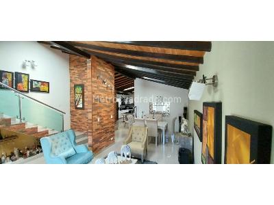 Casa de 4 alcobas en venta en Laureles Santa Teresita, Medellín, 183 m² · foto 3 de 20