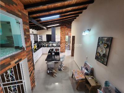 Casa de 4 alcobas en venta en Laureles Santa Teresita, Medellín, 183 m² · foto 9 de 20