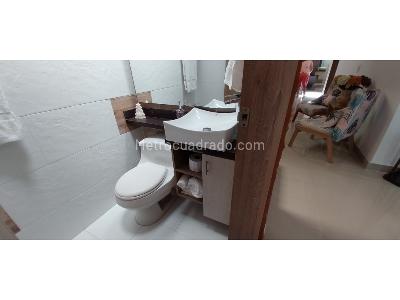 Casa de 4 alcobas en venta en Laureles Santa Teresita, Medellín, 183 m² · foto 19 de 20