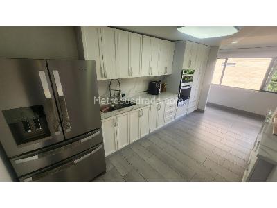 Apartamento de 4 alcobas en venta en El Poblado Castropol, Medellín, 256 m² · foto 9 de 20
