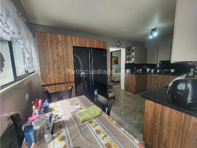 Casa de 5 alcobas en venta en Simon Bolivar La America, Medellín, 230 m² · foto 9 de 20