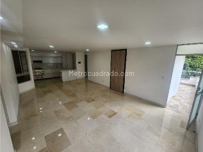 Apartamento de 3 alcobas en venta en La Castellana Laureles, Medellín, 116 m² · foto 3 de 20