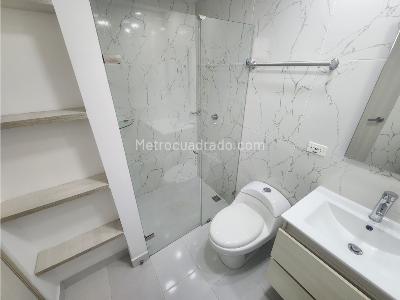 Apartamento de 3 alcobas en venta en La Castellana Laureles, Medellín, 116 m² · foto 10 de 20