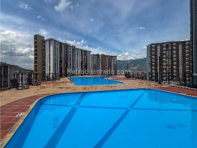 Apartamento de 3 alcobas en venta en Niquia Terranova, Bello, 55 m² · foto 2 de 20