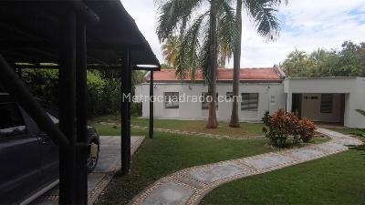 Casa de 4 alcobas en venta en Puerto Peñalisa, Girardot, 381 m² · foto 2 de 14