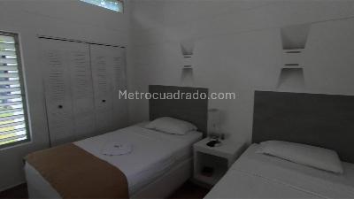 Casa de 4 alcobas en venta en Puerto Peñalisa, Girardot, 381 m² · foto 13 de 14