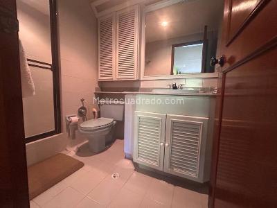 Apartamento de 2 alcobas en venta en Santa Barbara Occidental, Bogotá, 150 m² · foto 12 de 17