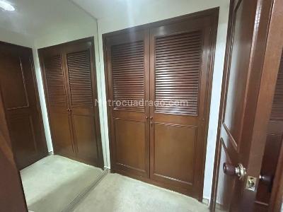 Apartamento de 2 alcobas en venta en Santa Barbara Occidental, Bogotá, 150 m² · foto 7 de 17