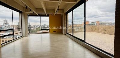 Apartaestudio en venta en Chico, Bogotá, 66 m² · foto 2 de 20