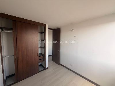 Apartamento de 2 alcobas en venta en El Dorado Industrial, Bogotá, 70 m² · foto 3 de 16