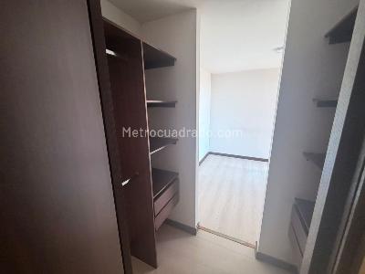 Apartamento de 2 alcobas en venta en El Dorado Industrial, Bogotá, 70 m² · foto 4 de 16