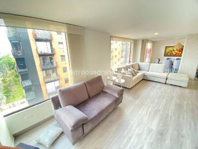 Apartamento de 3 alcobas en venta en Niza Norte, Bogotá, 136 m² · foto 2 de 13