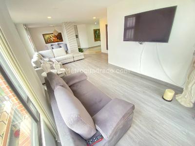 Apartamento de 3 alcobas en venta en Niza Norte, Bogotá, 136 m² · foto 4 de 13