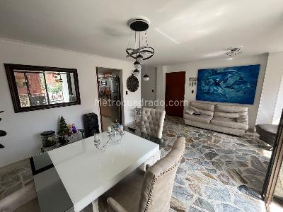 Apartamento de 3 alcobas en venta en Estadio Florida Nueva, Medellín, 126 m² · foto 3 de 12