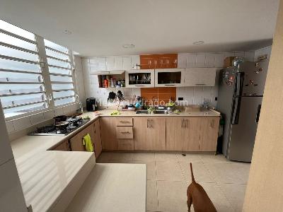 Apartamento de 3 alcobas en venta en Estadio Florida Nueva, Medellín, 126 m² · foto 6 de 12