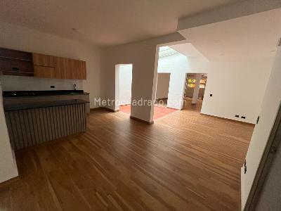 Casa de 5 alcobas en venta en Laureles, Medellín, 203 m² · foto 2 de 17
