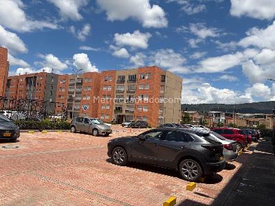Apartamento de 3 alcobas en venta en Conjunto Naranjos 2, Chía, 55 m² · foto 2 de 9