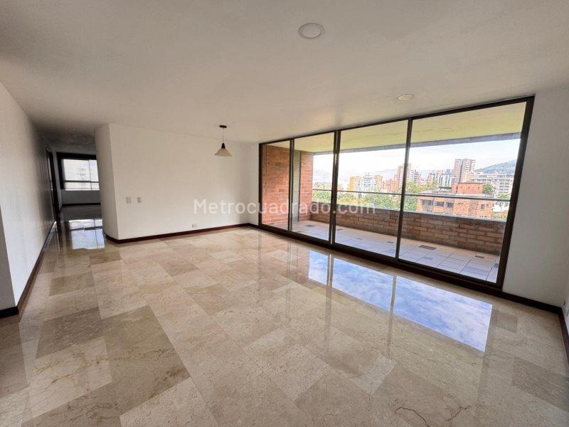 Spacious 3BR Apartment in Los Balsos, Poblado