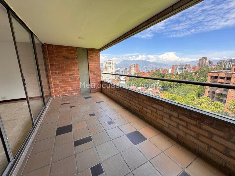 Spacious 3BR Apartment in Los Balsos, Poblado - 3