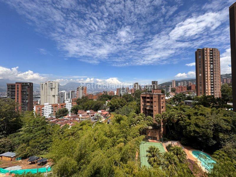 Spacious 3BR Apartment in Los Balsos, Poblado - 4