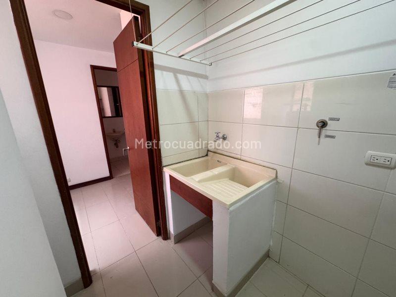 Spacious 3BR Apartment in Los Balsos, Poblado - 6