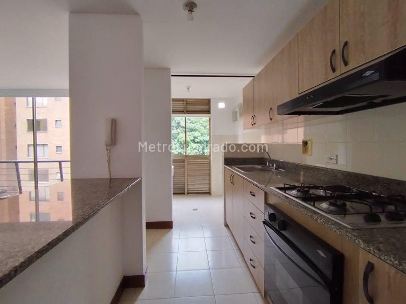 1BR Apartment with 2 Bathrooms in Poblado - 3