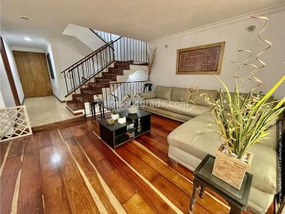 Apartamento de 5 alcobas en venta en El Diamante No. 2, Medellín, 283 m² · foto 2 de 13