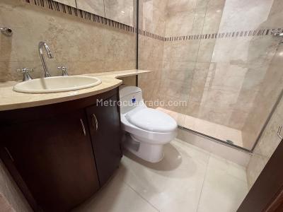 Casa de 3 alcobas en venta en Loma Benedictinos, Envigado, 153 m² · foto 10 de 16